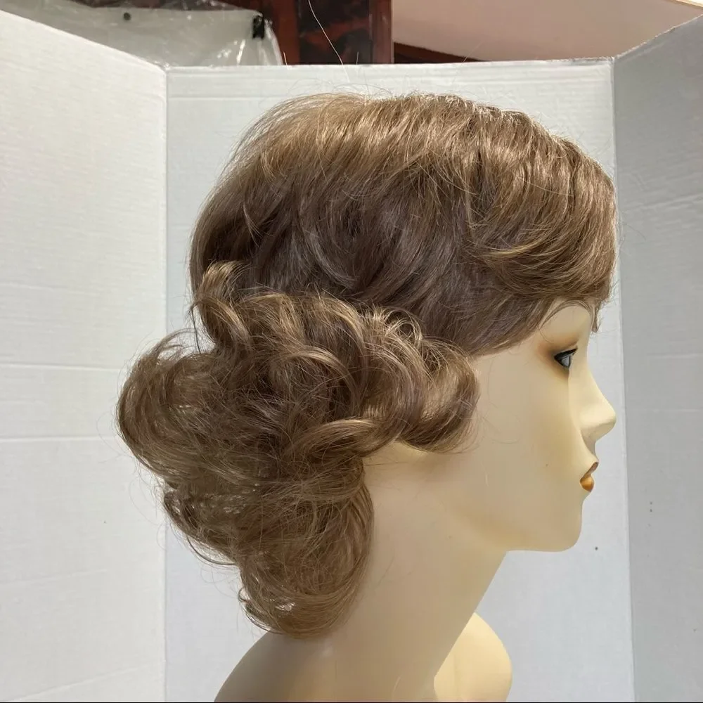Synthetic brown wig curly New Without Tags‎